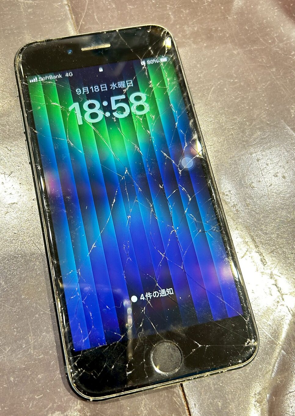 iPhoneSE第三世代　画面割れ