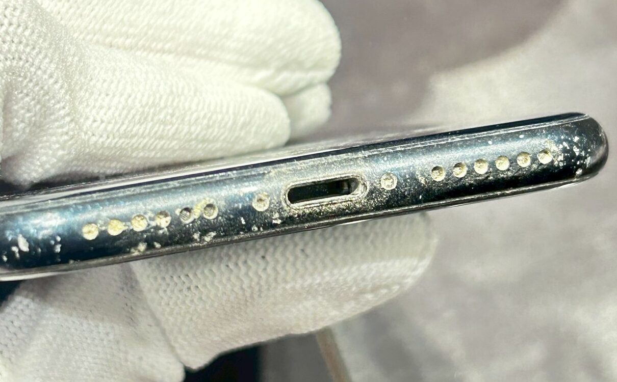 iPhoneSE第三世代　汚れ注意