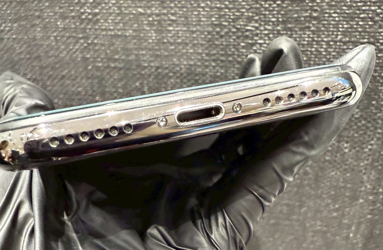 iPhone X 充電口の汚れも綺麗になります