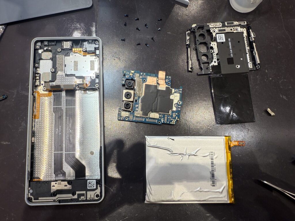 Xperia 10 III 電源ボタンが押せない症状 宮崎市 分解