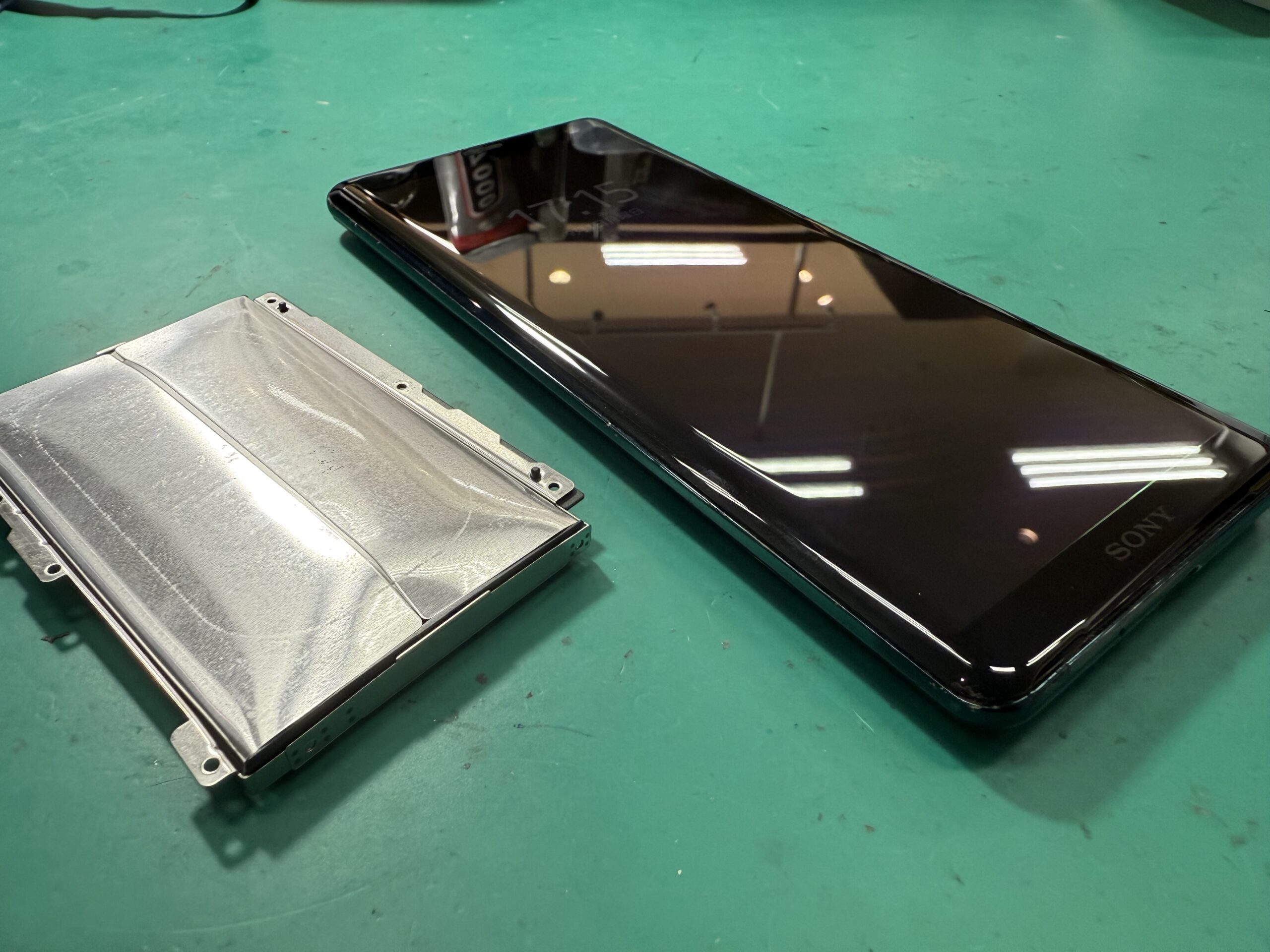 XperiaXZ3のバッテリー膨張交換修理