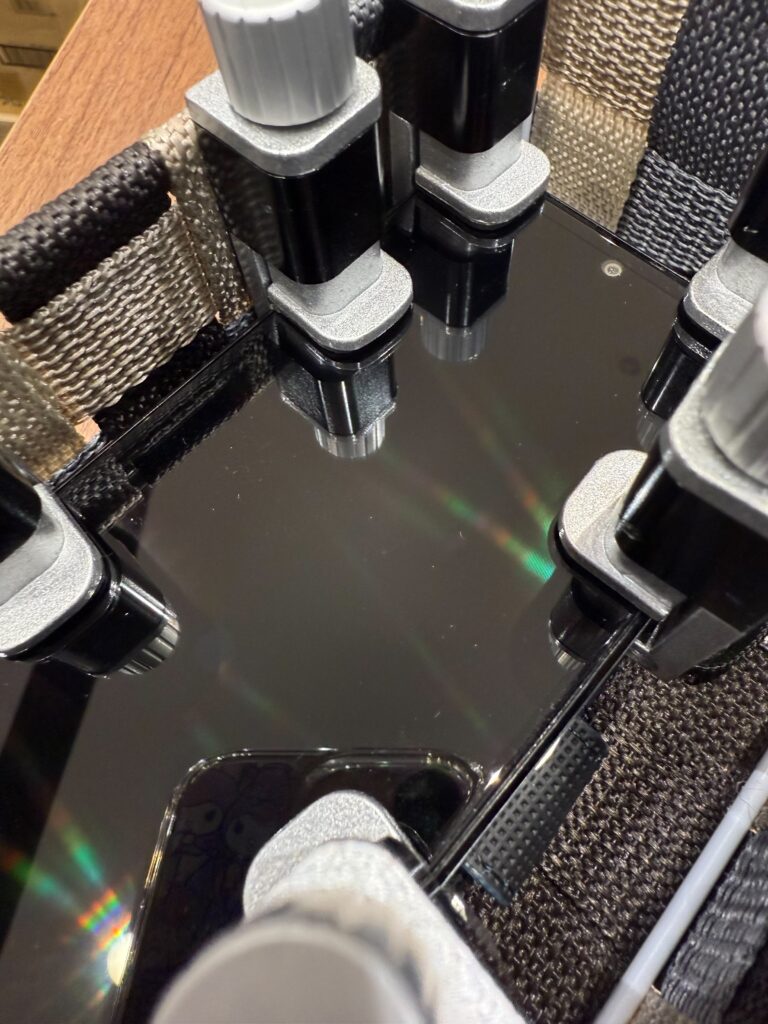 AQUOS sense5G 画面圧着作業中 バッテリー交換修理 宮崎市